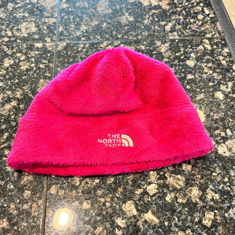 Girls youth The North Face bright pink hat. Great condition
